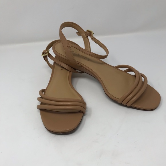 Women sandals - Picture 1 of 9